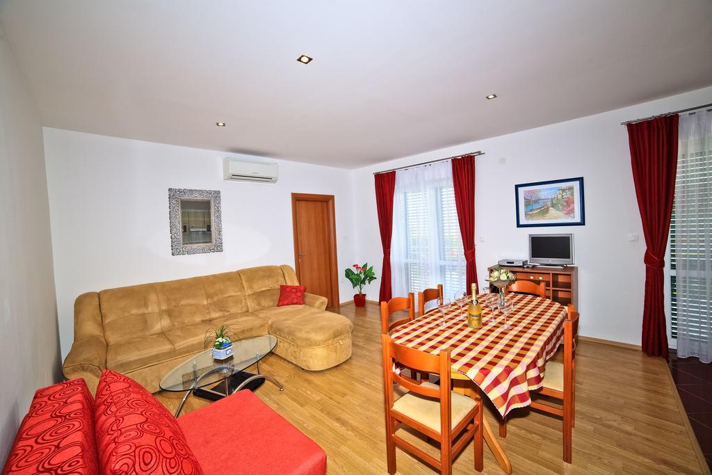 Apartments Bozikovic Подстрана Екстер'єр фото