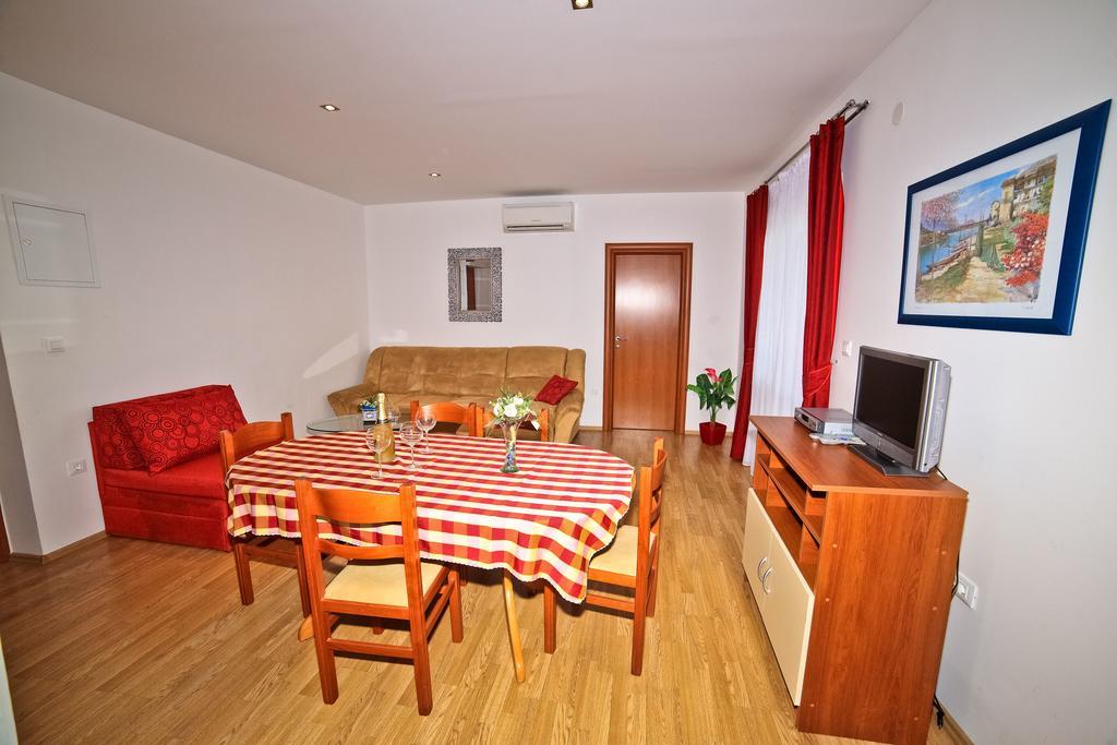 Apartments Bozikovic Подстрана Екстер'єр фото