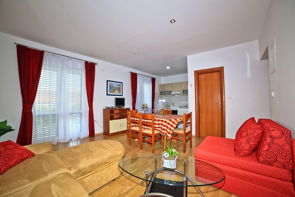 Apartments Bozikovic Подстрана Екстер'єр фото